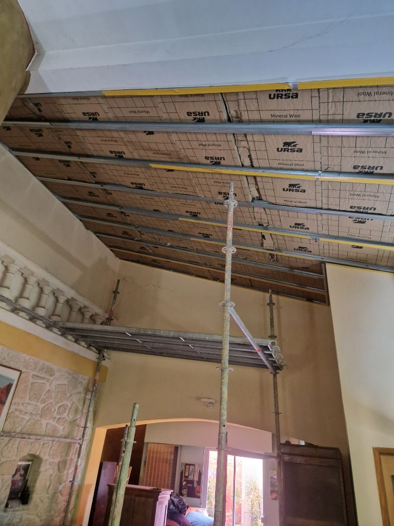 Isolation de plafond en grande hauteur