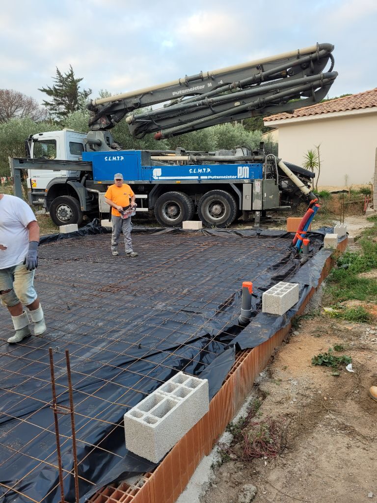 Coulage de dalle avec pompe à béton